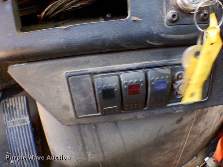 image for item MF9735 2009 Western Star 4900SA  semi truck