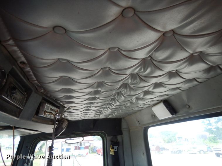 image for item MF9735 2009 Western Star 4900SA  semi truck