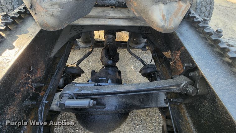 image for item MK9054 2005 Volvo VNL  semi truck