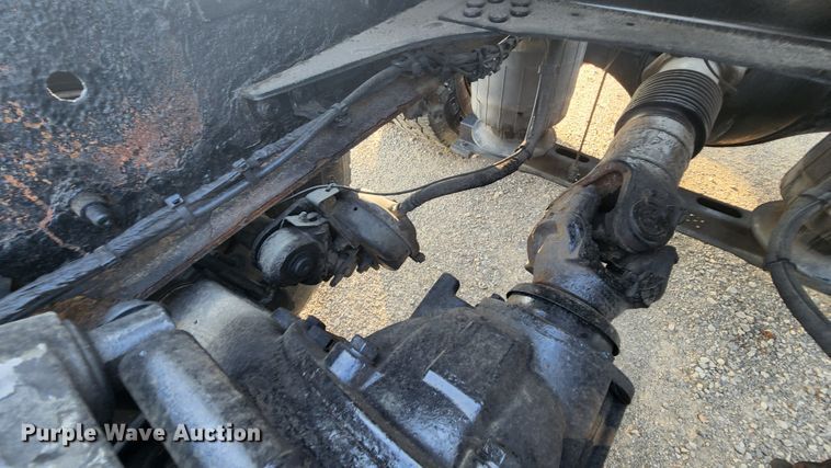 image for item MK9054 2005 Volvo VNL  semi truck