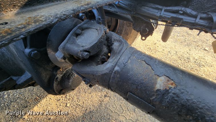 image for item MK9054 2005 Volvo VNL  semi truck