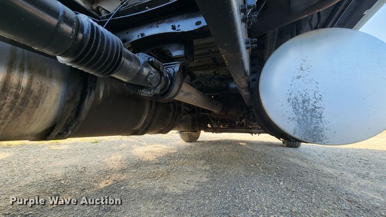 image for item MK9054 2005 Volvo VNL  semi truck