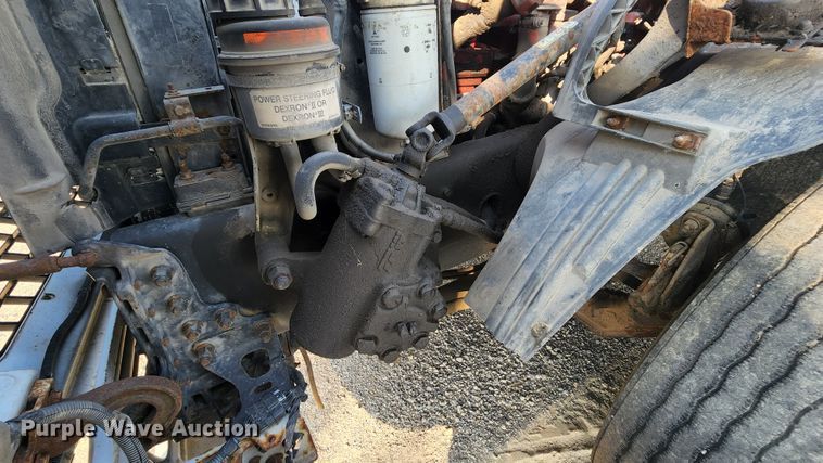 image for item MK9054 2005 Volvo VNL  semi truck