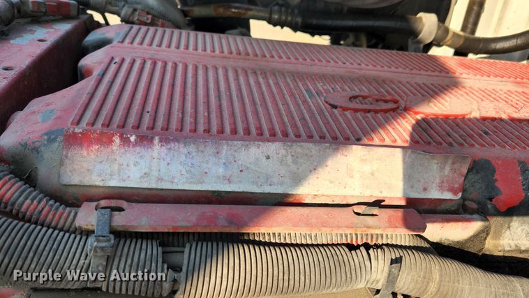 image for item MK9054 2005 Volvo VNL  semi truck