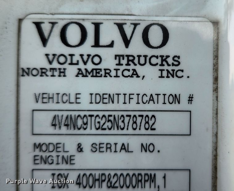image for item MK9054 2005 Volvo VNL  semi truck