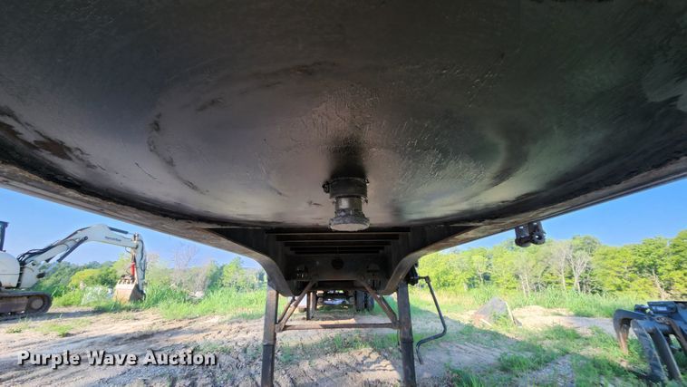 image for item MK9055 2006 Transcraft Eagle 2  flatbed trailer