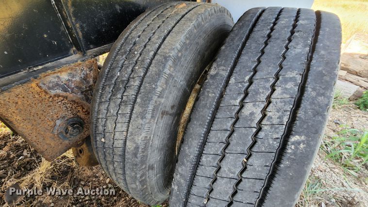 image for item MK9055 2006 Transcraft Eagle 2  flatbed trailer