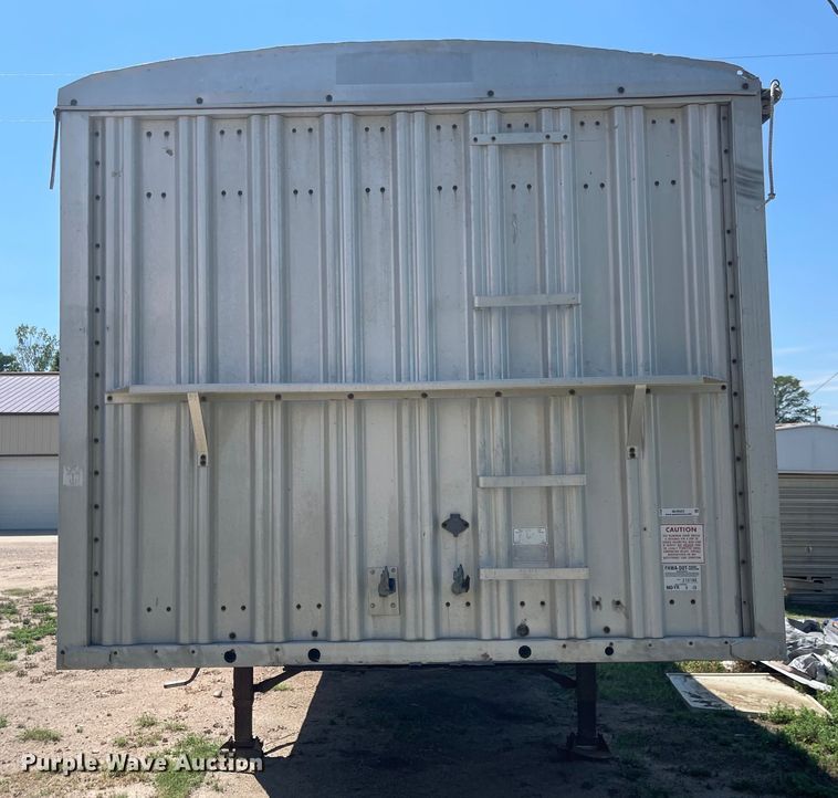 image for item MU9023 1985 Wilson AGH-700  grain trailer