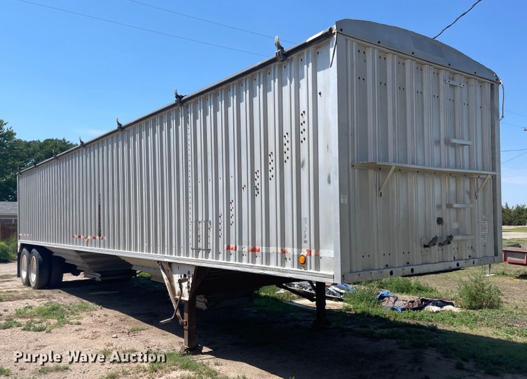 image for item MU9023 1985 Wilson AGH-700  grain trailer