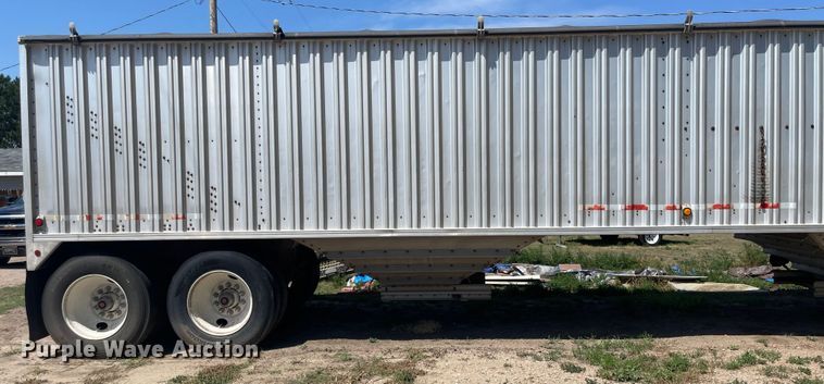 image for item MU9023 1985 Wilson AGH-700  grain trailer