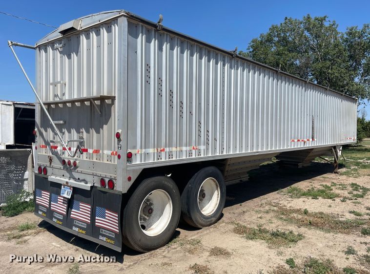image for item MU9023 1985 Wilson AGH-700  grain trailer