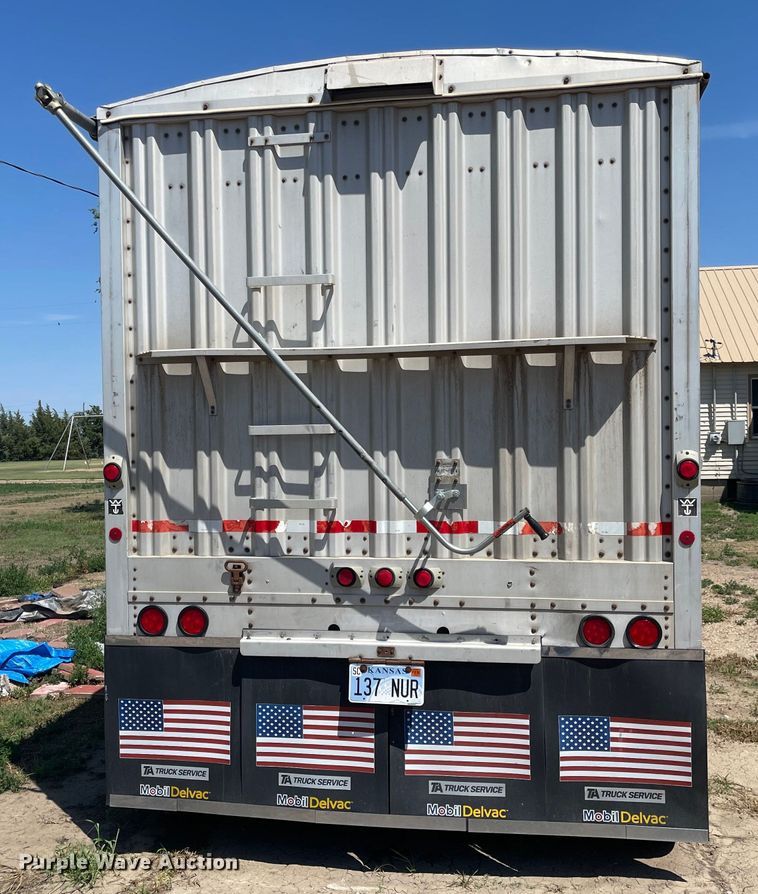 image for item MU9023 1985 Wilson AGH-700  grain trailer