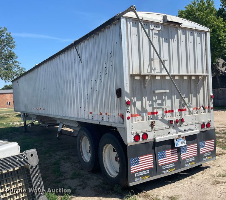 image for item MU9023 1985 Wilson AGH-700  grain trailer