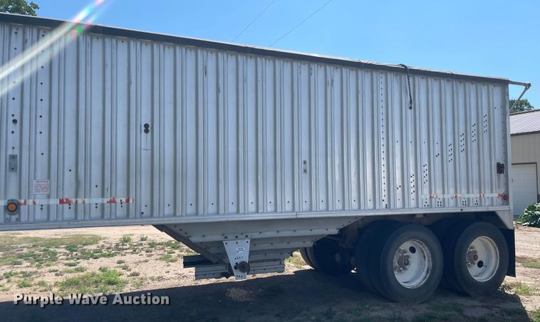 image for item MU9023 1985 Wilson AGH-700  grain trailer