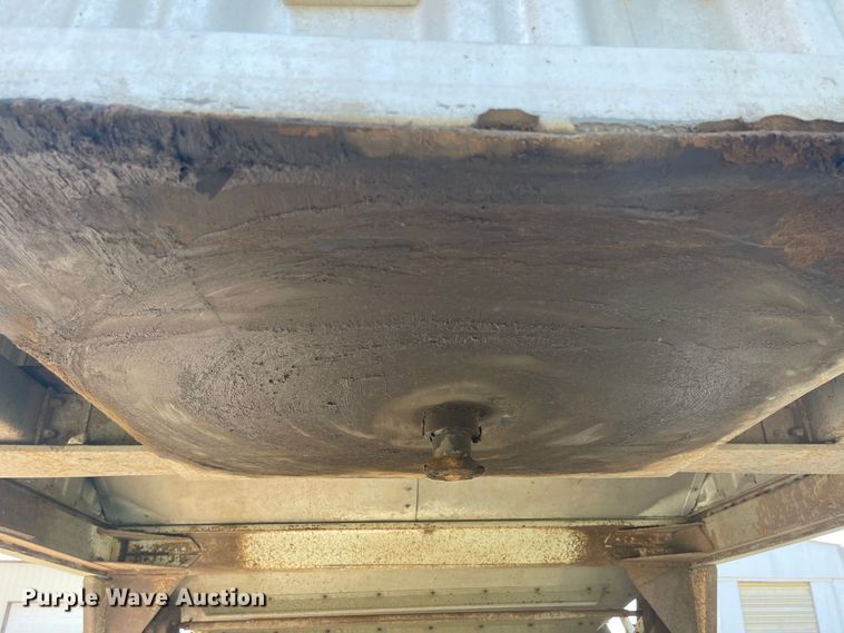 image for item MU9023 1985 Wilson AGH-700  grain trailer