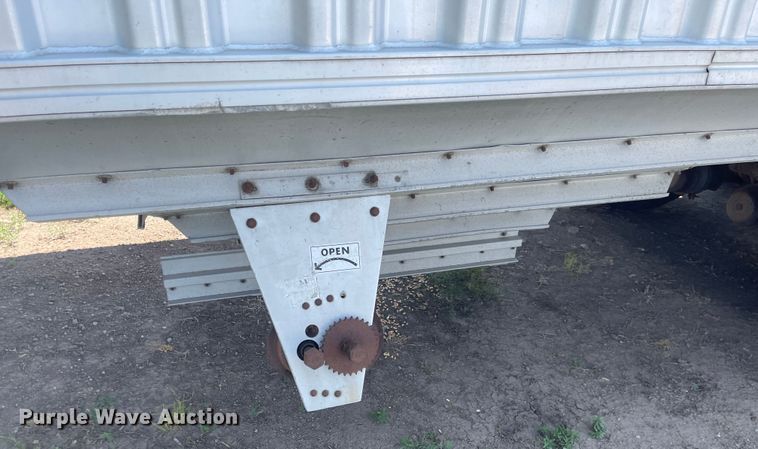 image for item MU9023 1985 Wilson AGH-700  grain trailer