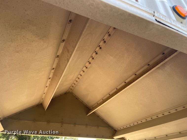 image for item MU9023 1985 Wilson AGH-700  grain trailer