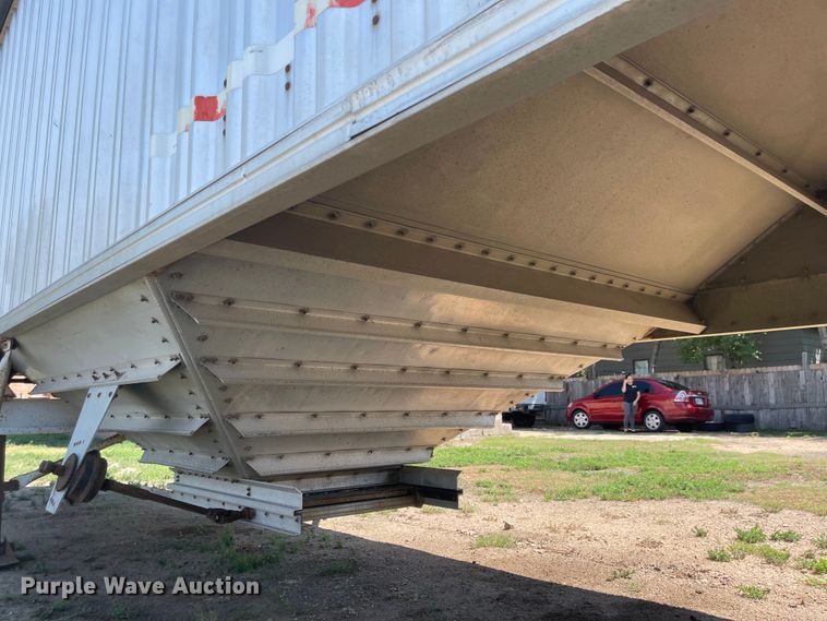 image for item MU9023 1985 Wilson AGH-700  grain trailer