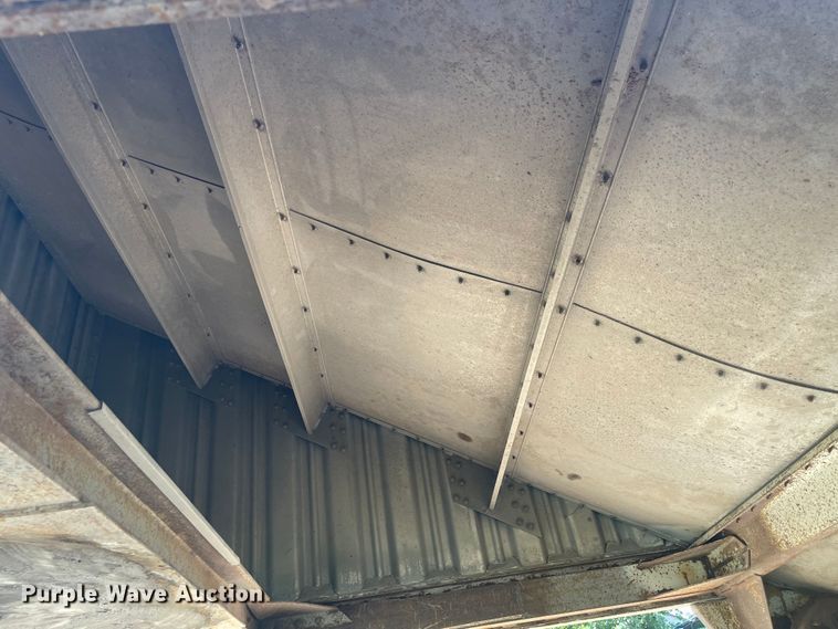 image for item MU9023 1985 Wilson AGH-700  grain trailer