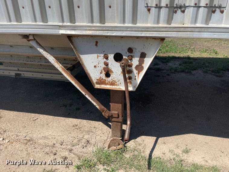 image for item MU9023 1985 Wilson AGH-700  grain trailer