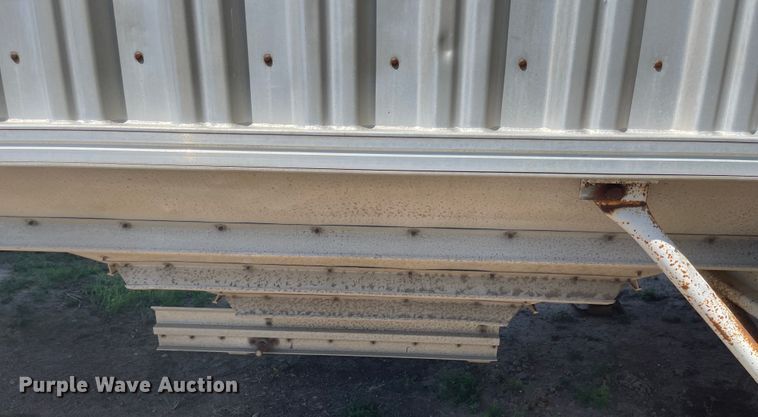 image for item MU9023 1985 Wilson AGH-700  grain trailer