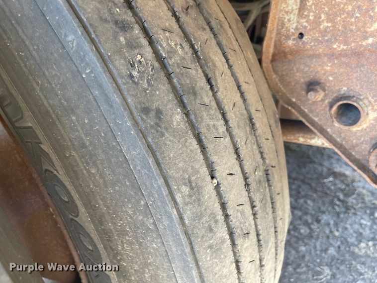 image for item MU9023 1985 Wilson AGH-700  grain trailer