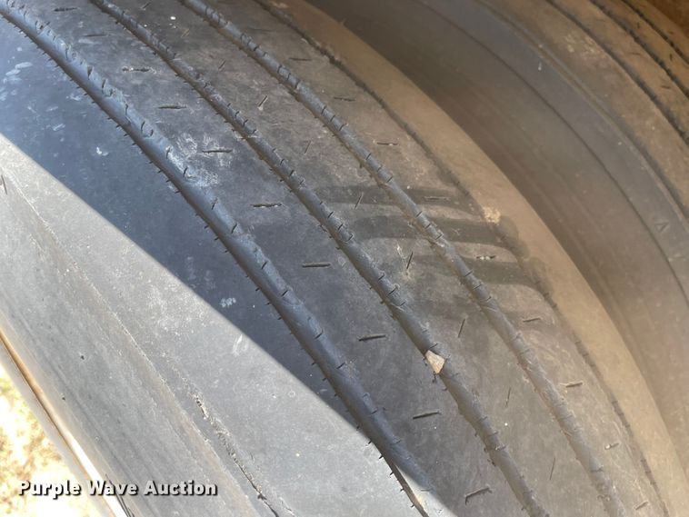 image for item MU9023 1985 Wilson AGH-700  grain trailer