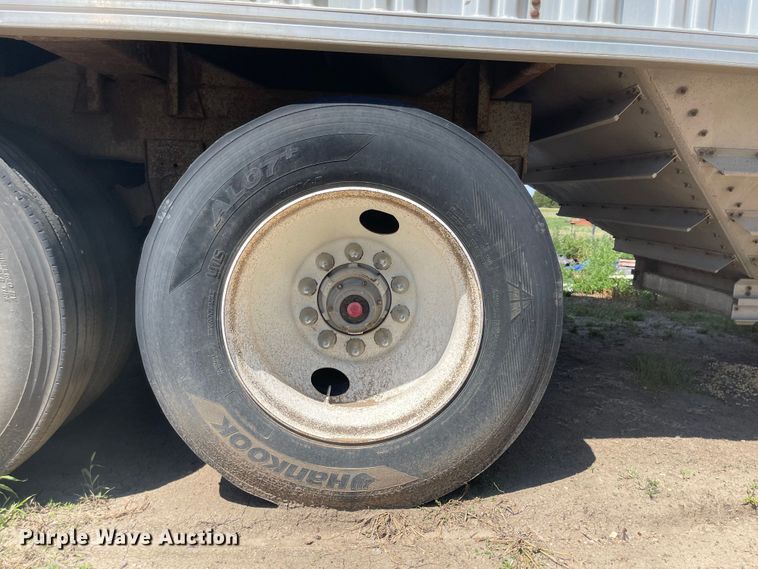 image for item MU9023 1985 Wilson AGH-700  grain trailer