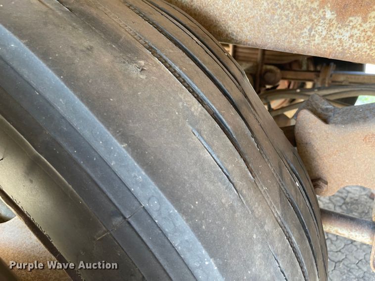 image for item MU9023 1985 Wilson AGH-700  grain trailer