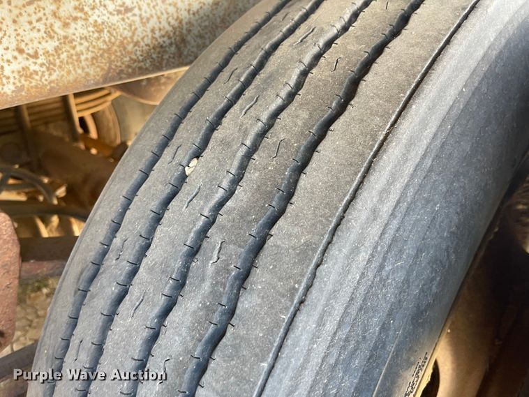 image for item MU9023 1985 Wilson AGH-700  grain trailer