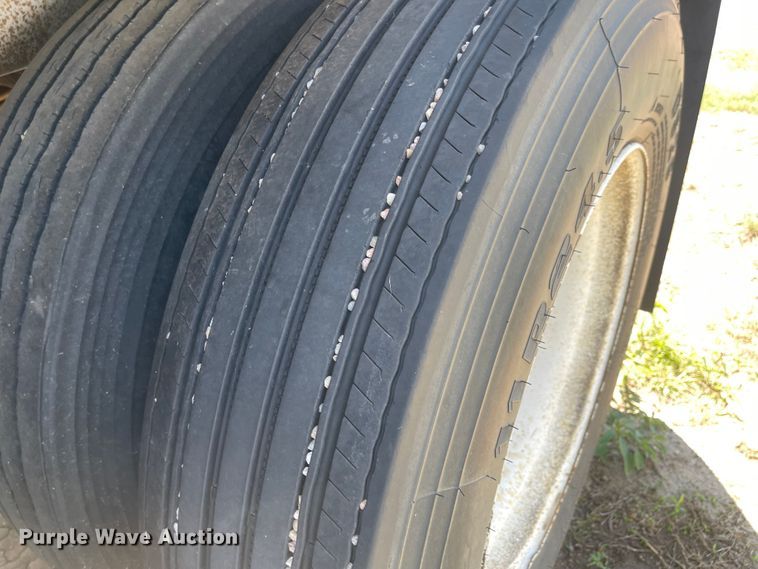 image for item MU9023 1985 Wilson AGH-700  grain trailer