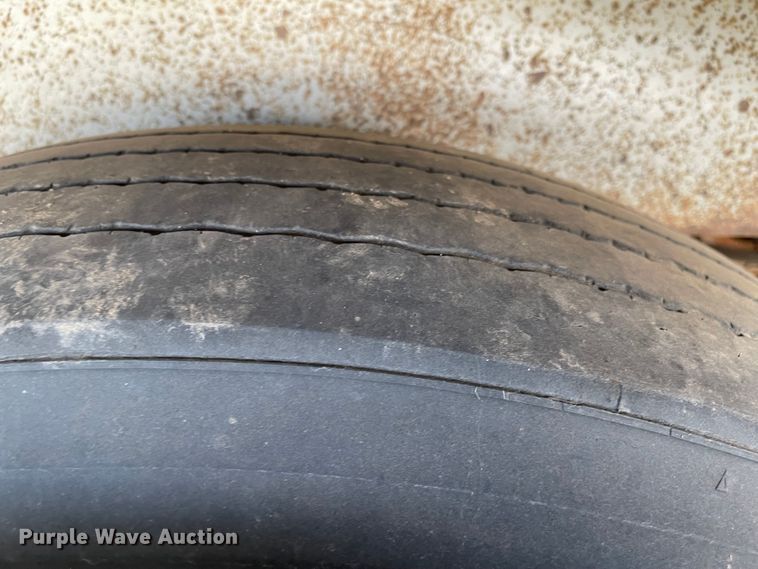 image for item MU9023 1985 Wilson AGH-700  grain trailer