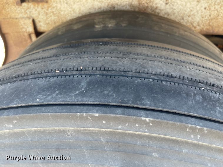 image for item MU9023 1985 Wilson AGH-700  grain trailer