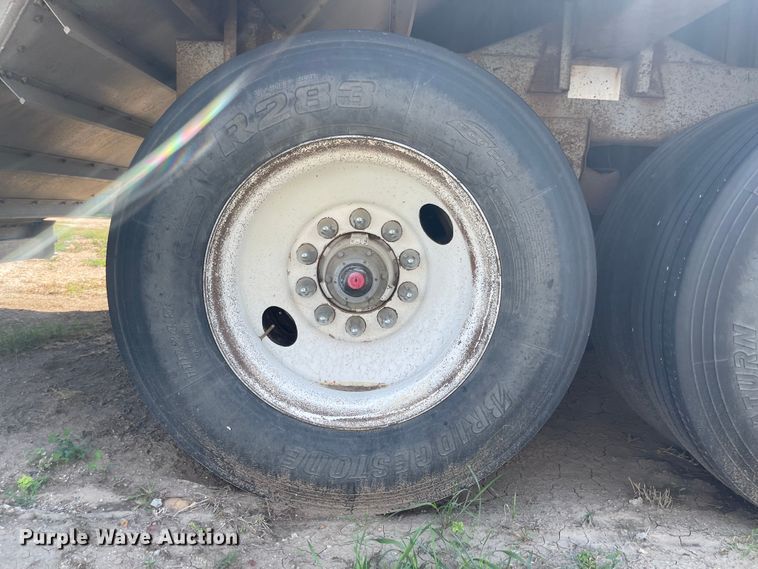 image for item MU9023 1985 Wilson AGH-700  grain trailer