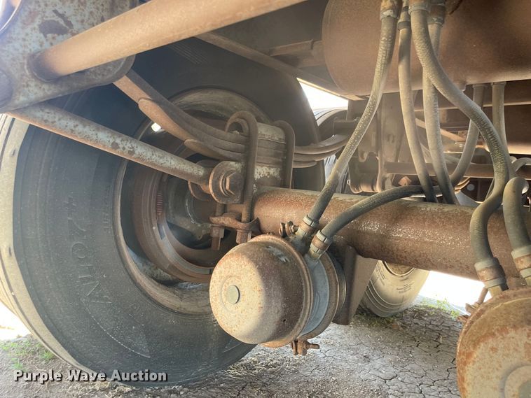 image for item MU9023 1985 Wilson AGH-700  grain trailer