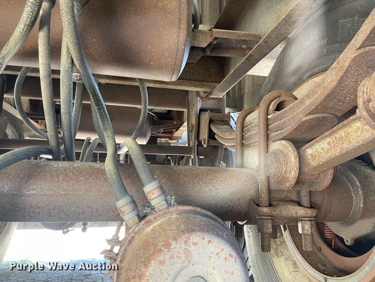 image for item MU9023 1985 Wilson AGH-700  grain trailer