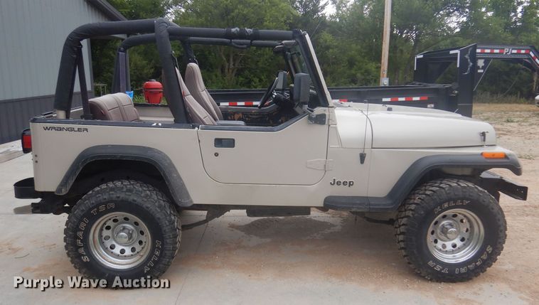 image for item DB7904 1995 Jeep Wrangler  SUV