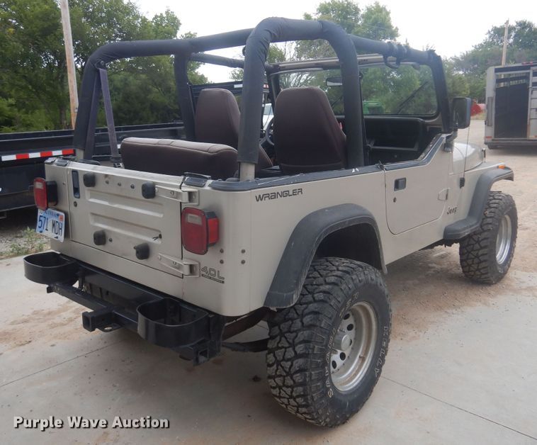 image for item DB7904 1995 Jeep Wrangler  SUV