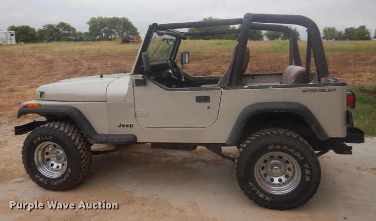 image for item DB7904 1995 Jeep Wrangler  SUV