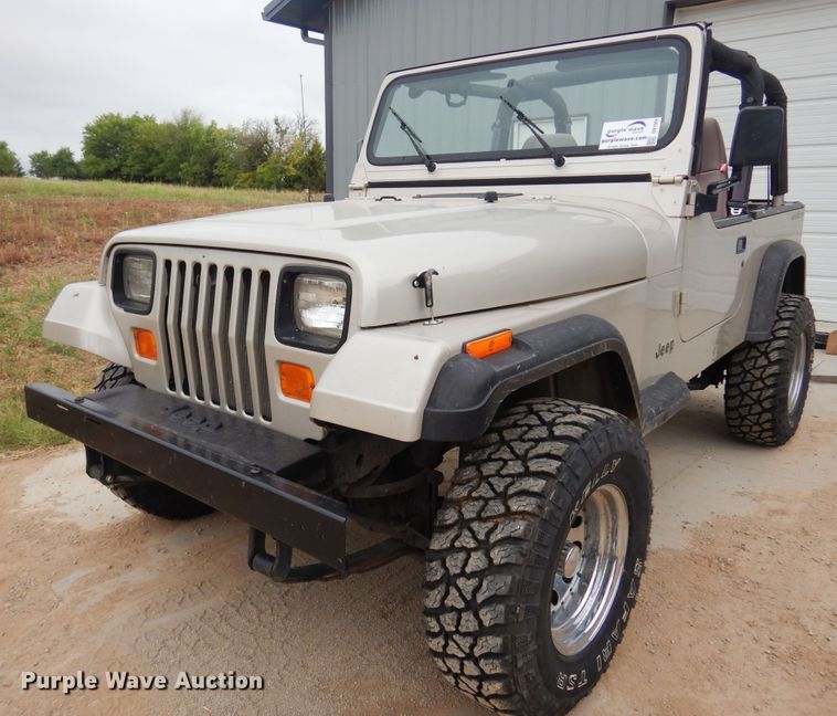 image for item DB7904 1995 Jeep Wrangler  SUV