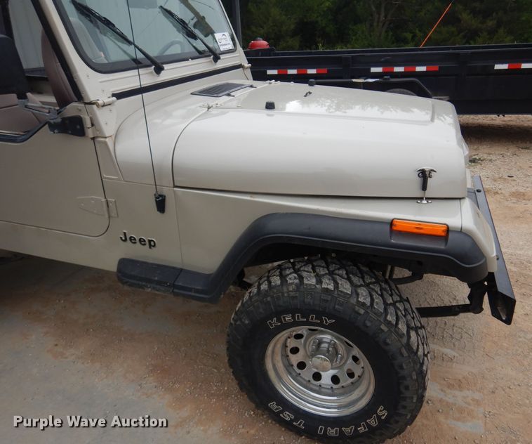 image for item DB7904 1995 Jeep Wrangler  SUV