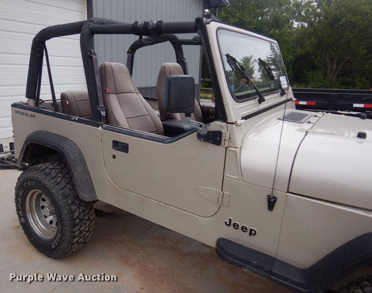 image for item DB7904 1995 Jeep Wrangler  SUV