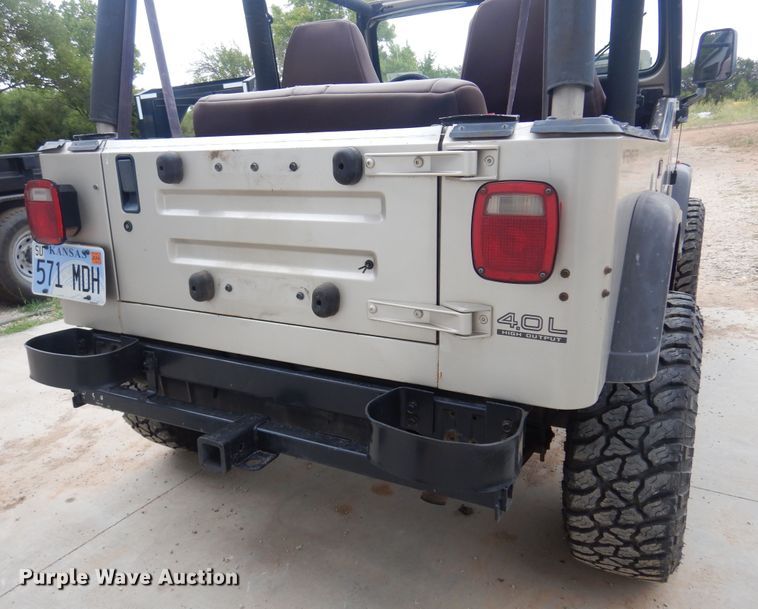 image for item DB7904 1995 Jeep Wrangler  SUV