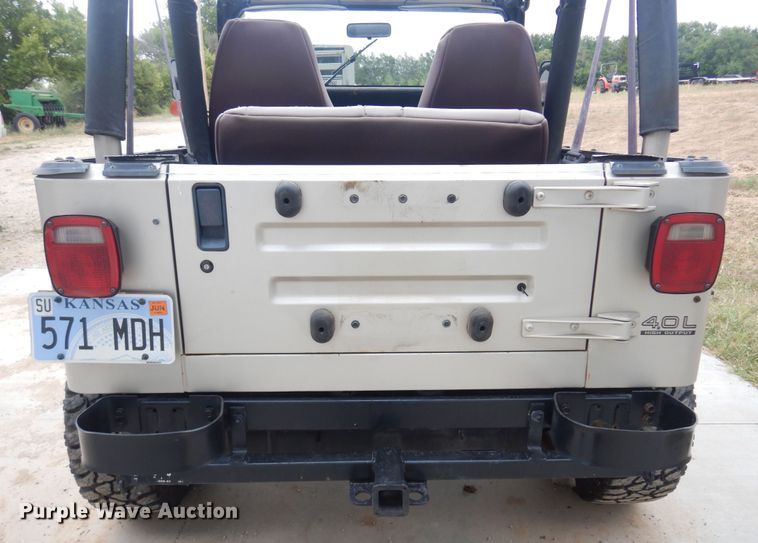 image for item DB7904 1995 Jeep Wrangler  SUV