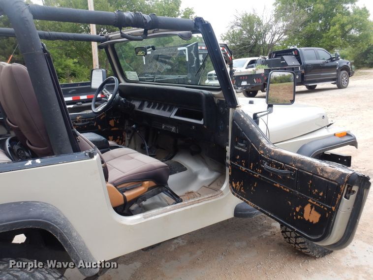 image for item DB7904 1995 Jeep Wrangler  SUV