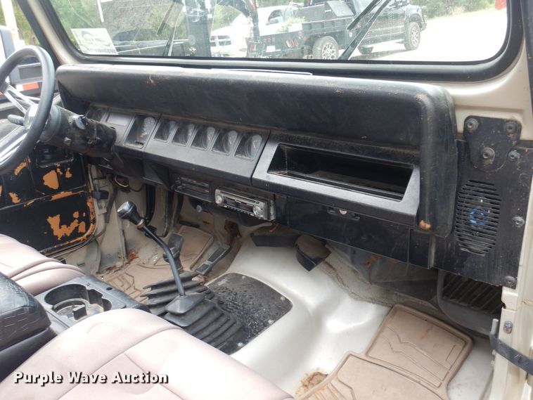 image for item DB7904 1995 Jeep Wrangler  SUV