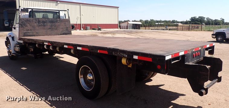image for item DG2694 2005 International 4300  flatbed truck
