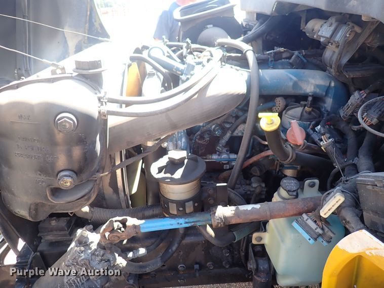 image for item DG2694 2005 International 4300  flatbed truck