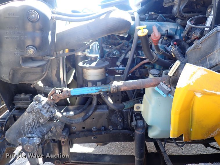 image for item DG2694 2005 International 4300  flatbed truck