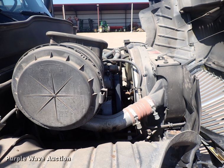 image for item DG2694 2005 International 4300  flatbed truck